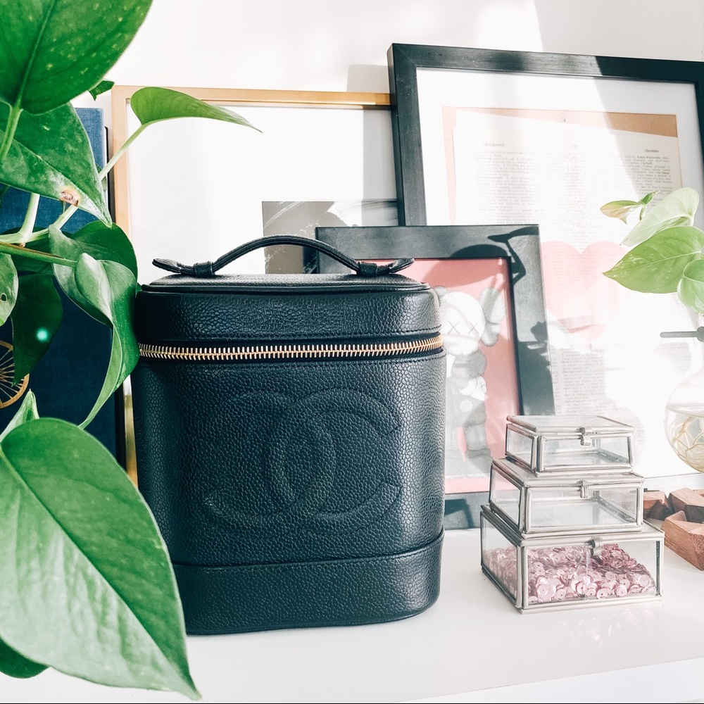 Chanel caviar vanity bag